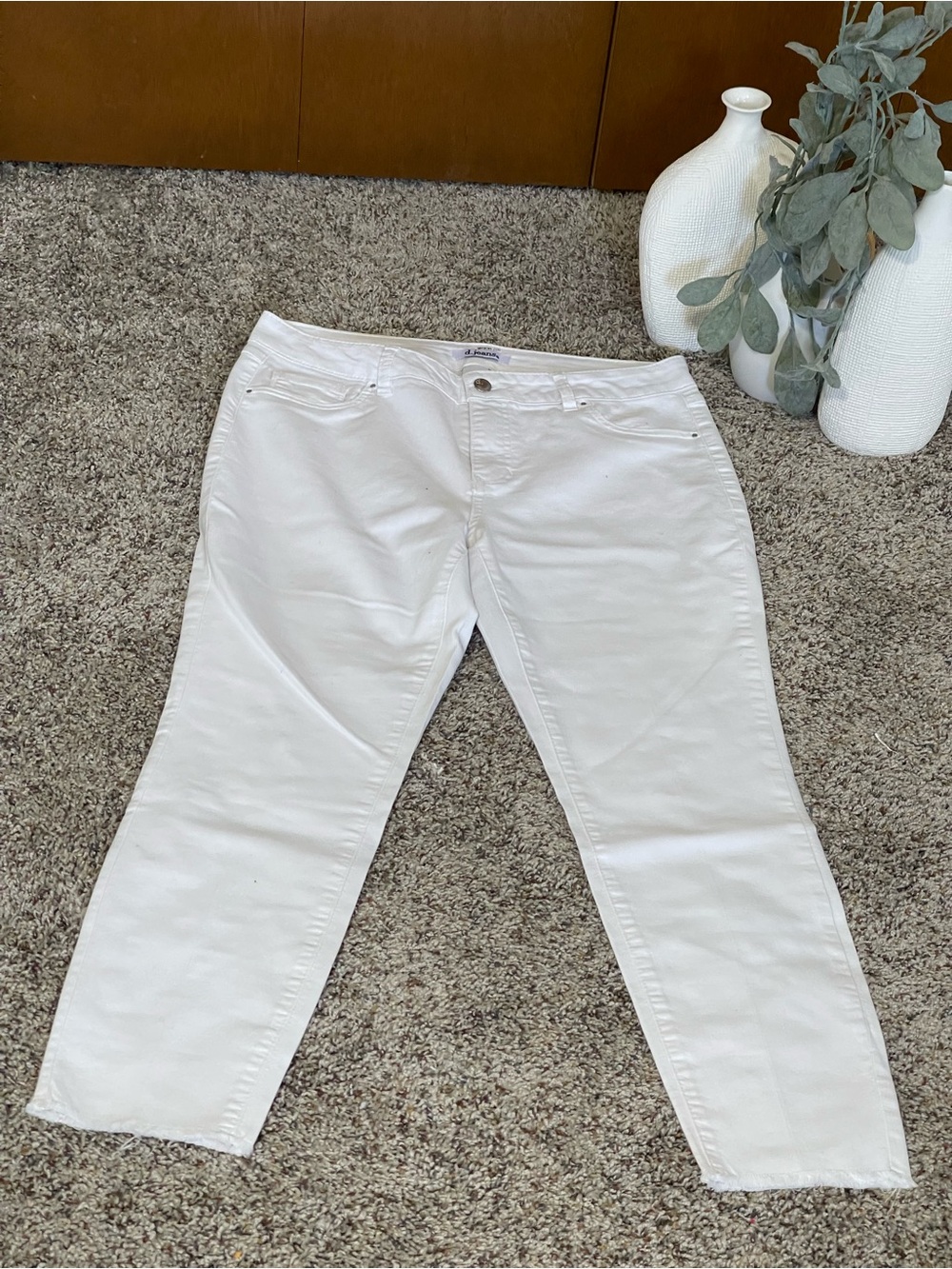 d. jeans White Ankle Crop Stretch Jeans EUC size 12